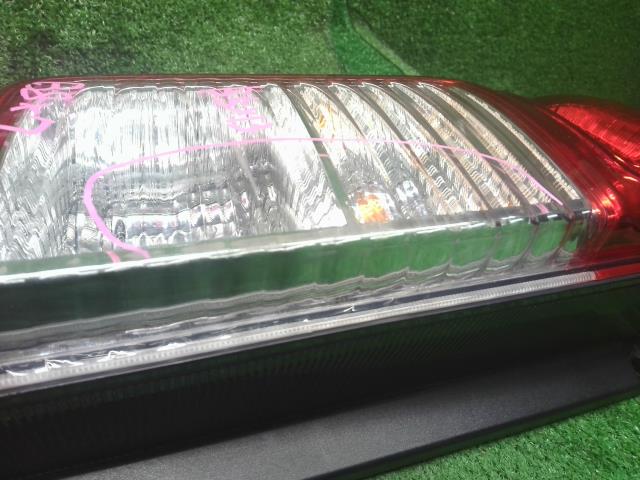 NV350キャラバン 左テールランプ LDF-CW8E26 26555-3XA0B