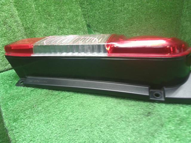 NV350キャラバン 左テールランプ LDF-CW8E26 26555-3XA0B