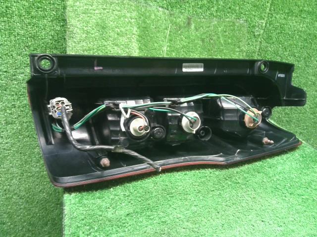 NV350キャラバン 左テールランプ LDF-CW8E26 26555-3XA0B