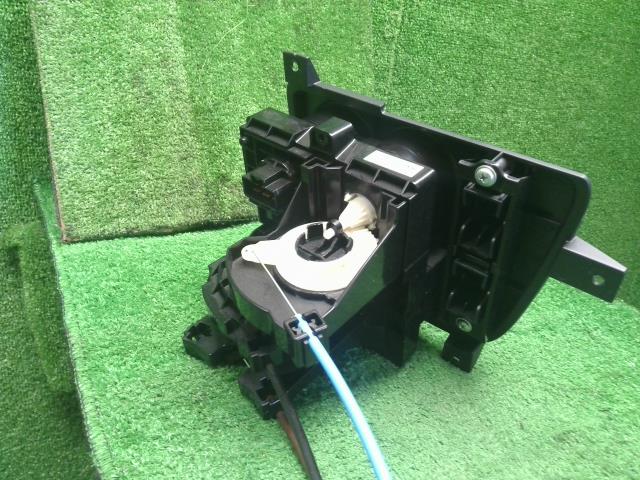 NV350キャラバン Ａ／Ｃスイッチパネル LDF-CW8E26 27515-3XA2A