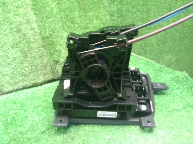 NV350キャラバン Ａ／Ｃスイッチパネル LDF-CW8E26 27515-3XA2A