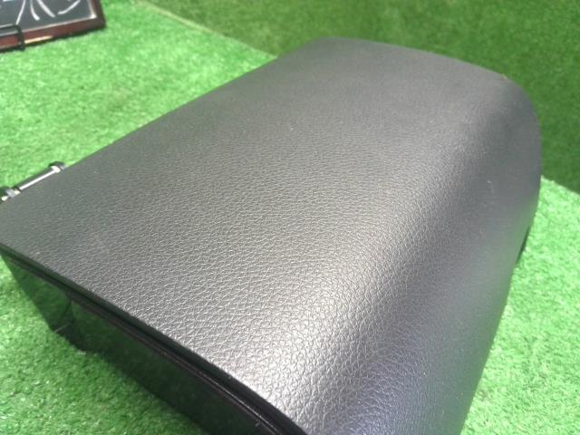 NV350キャラバン グローブＢＯＸ LDF-CW8E26 68580-3XA0A
