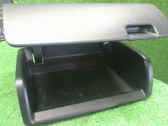 NV350キャラバン グローブＢＯＸ LDF-CW8E26 68580-3XA0A