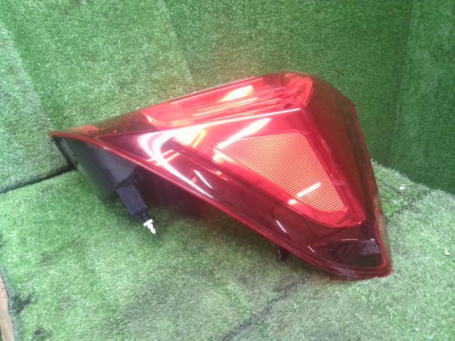 フィット 右テールランプ DAA-GP6 33500-T5A-J31