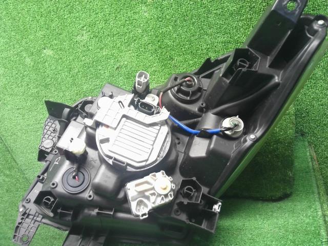 ソリオ 右ヘッドランプＡＳＳＹ DAA-MA36S 35120-81P60