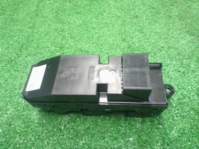 ソリオ パワーウインドウスイッチ DAA-MA36S 37990-81P00