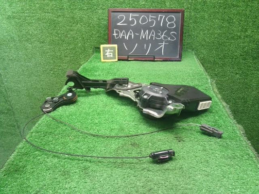 ソリオ 右パワースライドドアモーター DAA-MA36S 84101-81P00