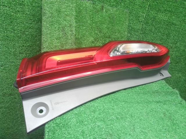 Ｎ－ＢＯＸ 左テールランプ DBA-JF3 33551-TTA-N01