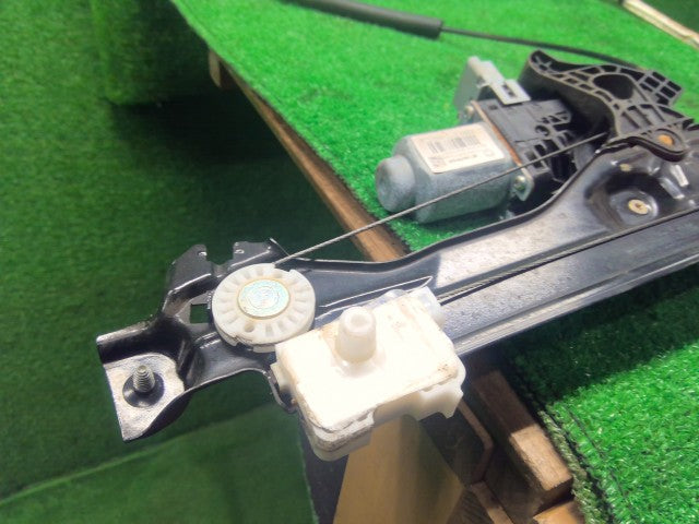 シトロエン DS5 右Ｆドアレギュレータ・モーター ABA-B85F02