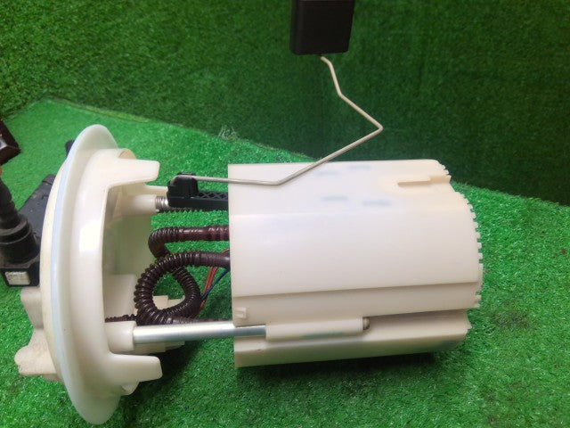 シトロエン DS5 フューエルポンプ ABA-B85F02