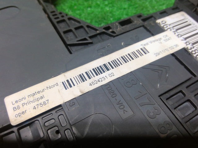 シトロエン DS5 ヒューズボックス ABA-B85F02