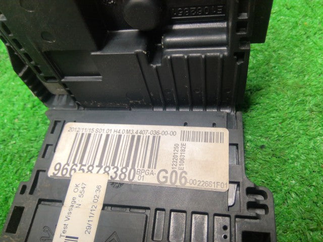 シトロエン DS5 ヒューズボックス ABA-B85F02