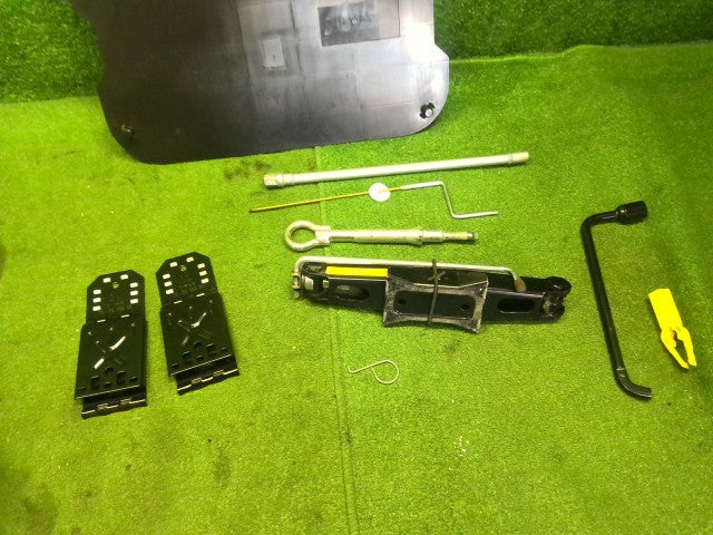 シトロエン DS5 車載工具 ABA-B85F02