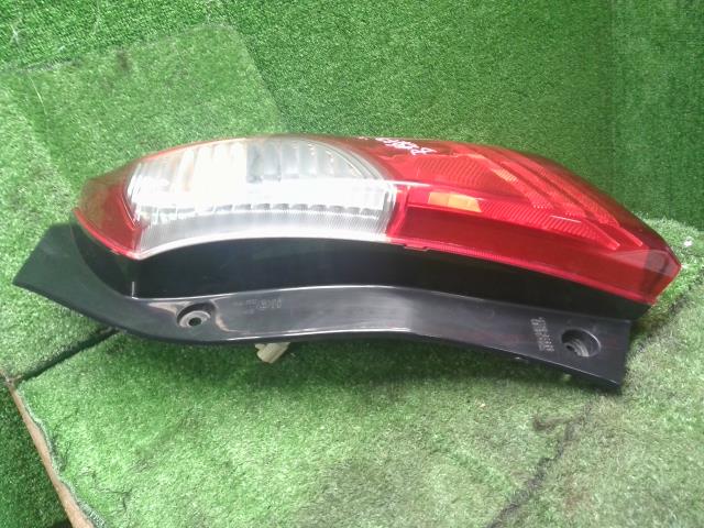 アルト 右テールランプ DBA-HA25S 35650-64L00