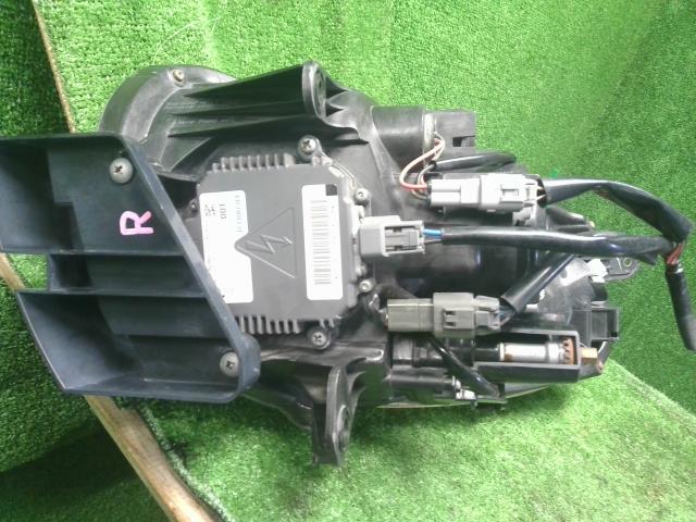 Ｒ２ 右ヘッドランプＡＳＳＹ ABA-RC1 84001KG042