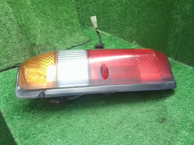 ランドクルーザープラド 右テールランプ Q-LJ78G 81550-60390