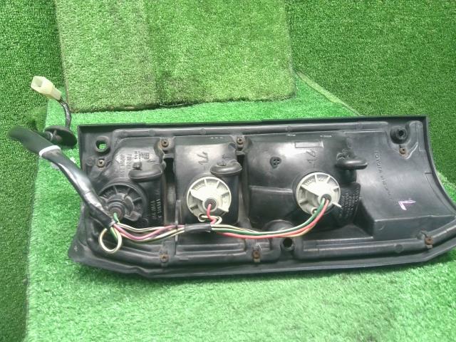ランドクルーザープラド 左テールランプ Q-LJ78G 81560-60310
