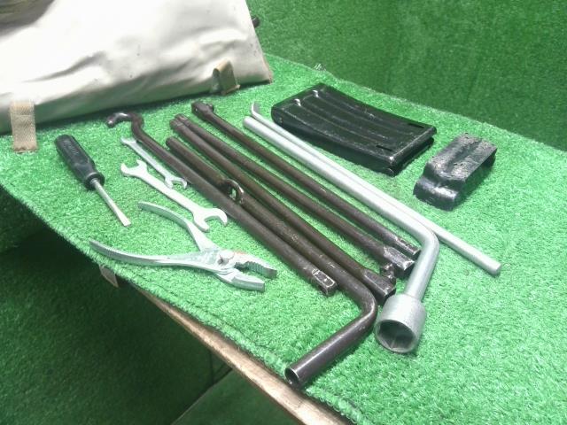 ランドクルーザープラド 車載工具 Q-LJ78G