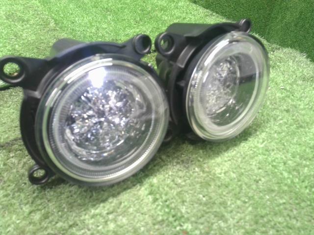 ミラココア 左フォグランプ DBA-L675S 8121A-B2010