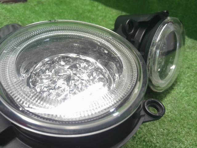 ミラココア 左フォグランプ DBA-L675S 8121A-B2010