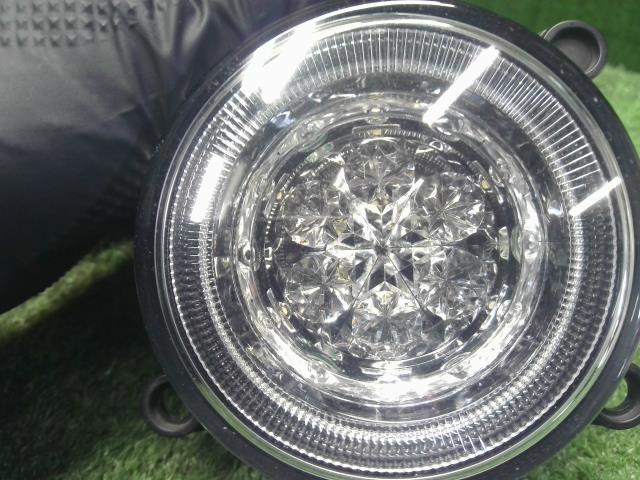 ミラココア 左フォグランプ DBA-L675S 8121A-B2010
