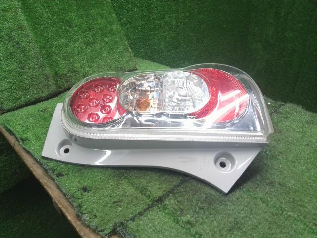 ミラココア 右テールランプ DBA-L675S 81550-B2480