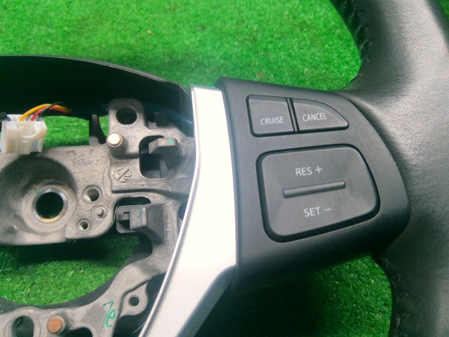 ソリオ ステアリングホイール DBA-MA15S