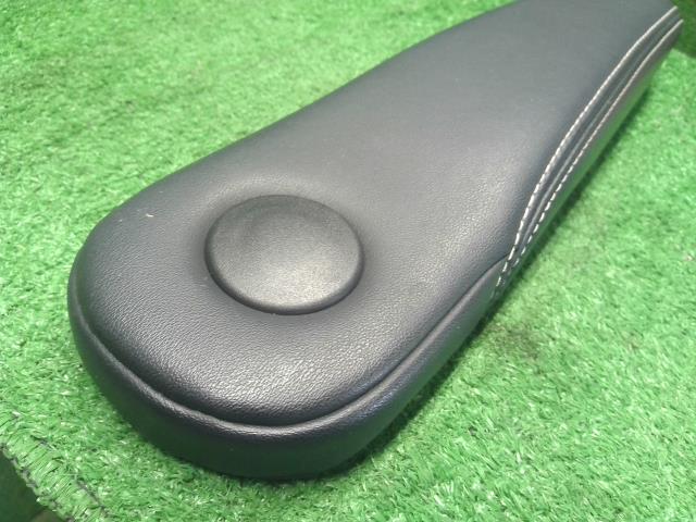 オデッセイ アームレスト DBA-RC1 81180-T6A-N31ZA