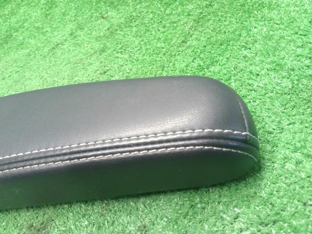 オデッセイ アームレスト DBA-RC1 81180-T6A-N31ZA