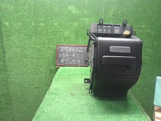 オデッセイ コンソールボックス DBA-RC1 83406-T6A-J12ZA