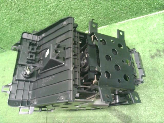 オデッセイ コンソールボックス DBA-RC1 83406-T6A-J12ZA