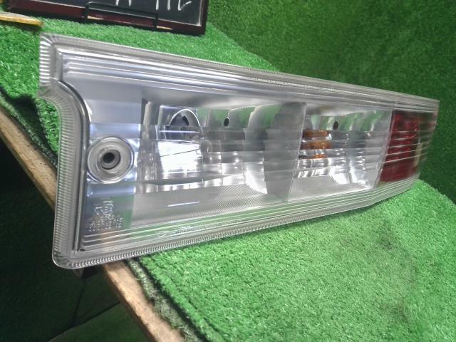 ハイゼットアトレ 右テールランプ ABA-S331G 81550-B5070