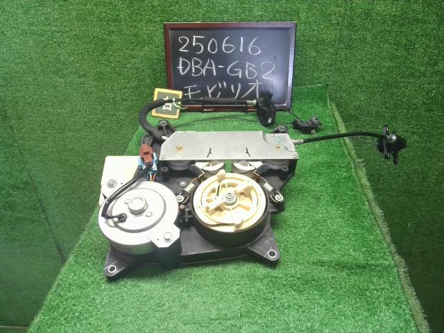 モビリオ 右パワースライドドアモーター DBA-GB2 72061-SCC-912