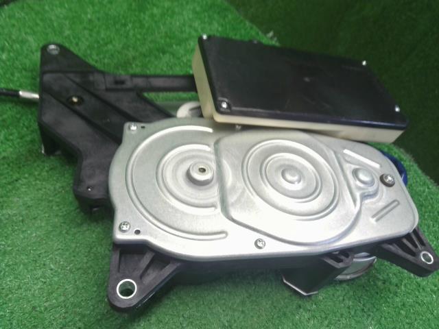 モビリオ 右パワースライドドアモーター DBA-GB2 72061-SCC-912