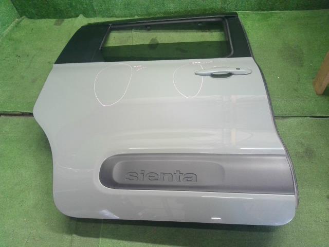 シエンタ 右ＲドアＡＳＳＹ 6AA-MXPL10G 67003-52620
