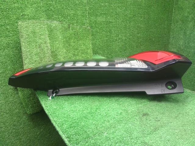 シエンタ 右テールランプ 6AA-MXPL10G 81551-52F70