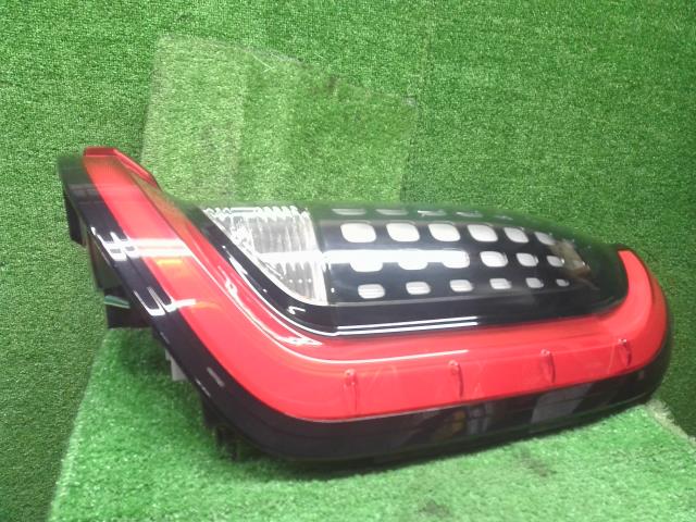 シエンタ 右テールランプ 6AA-MXPL10G 81551-52F70