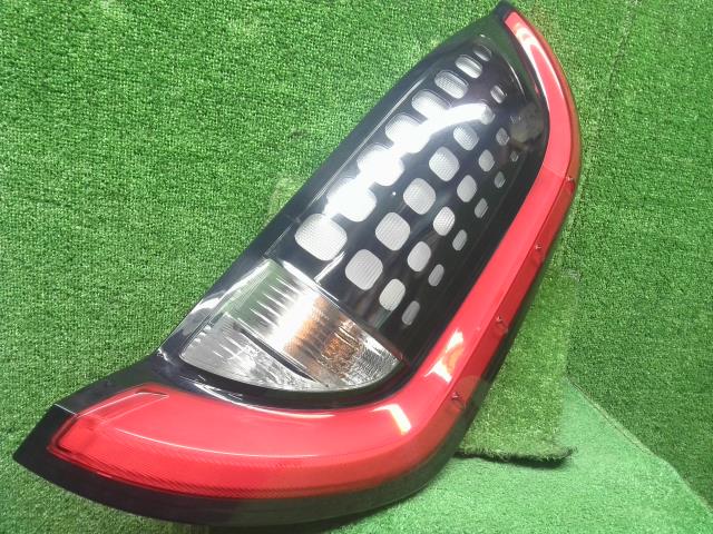 シエンタ 右テールランプ 6AA-MXPL10G 81551-52F70