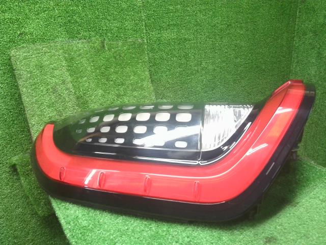 シエンタ 左テールランプ 6AA-MXPL10G 81561-52F70