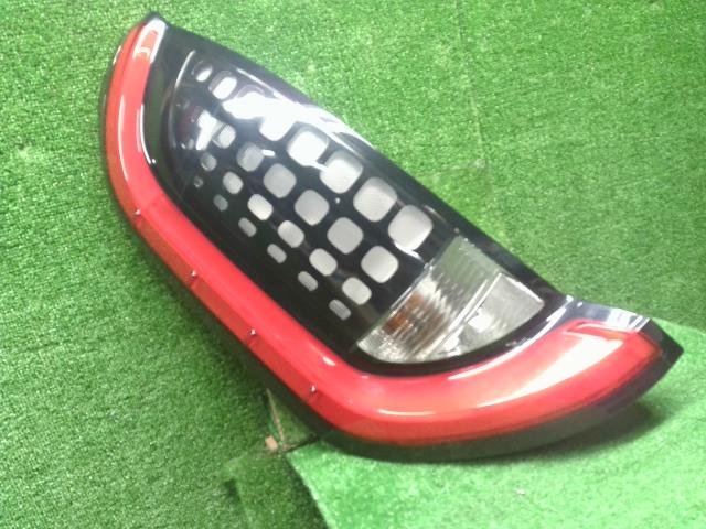 シエンタ 左テールランプ 6AA-MXPL10G 81561-52F70