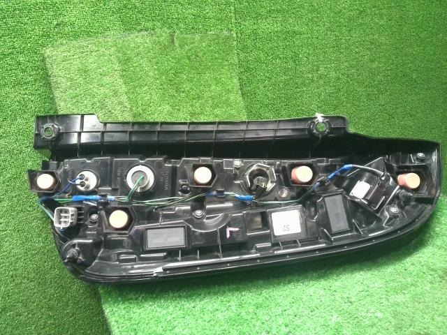 シエンタ 左テールランプ 6AA-MXPL10G 81561-52F70