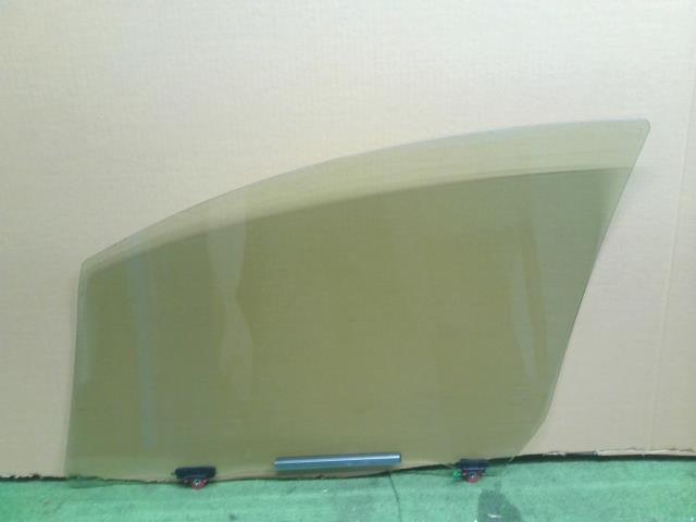 ヴィッツ 右Ｆドアガラス DBA-NSP135 68110-52441
