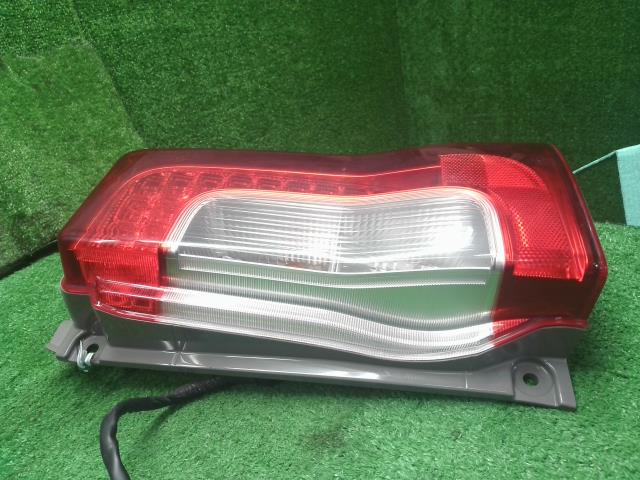 タント 右テールランプ DBA-LA610S 81551-B2300-