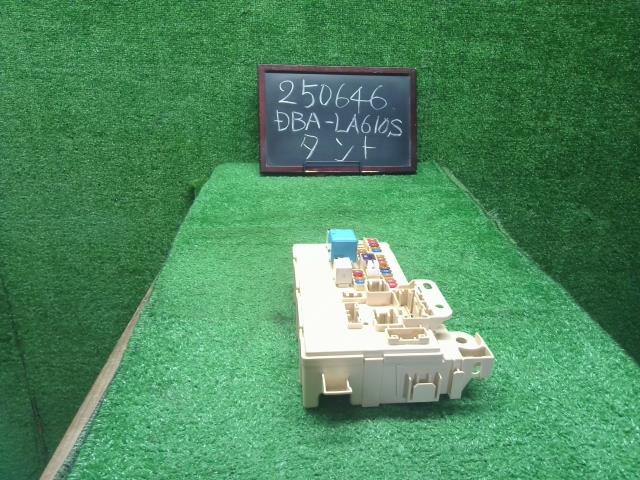 タント ヒューズボックス DBA-LA610S 82600-B2360-
