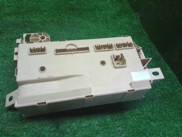 タント ヒューズボックス DBA-LA610S 82600-B2360-