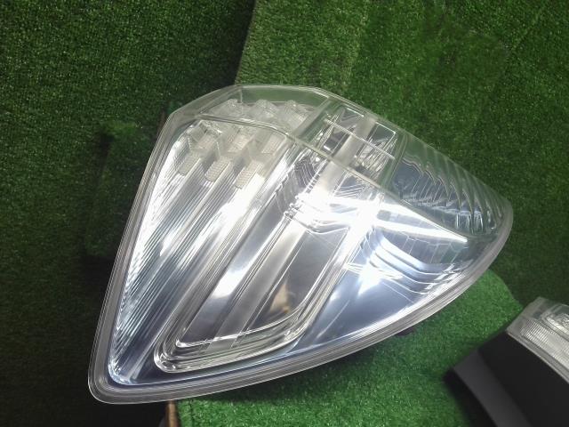フィット 左テールランプ DAA-GP1 33550-TF0-J71