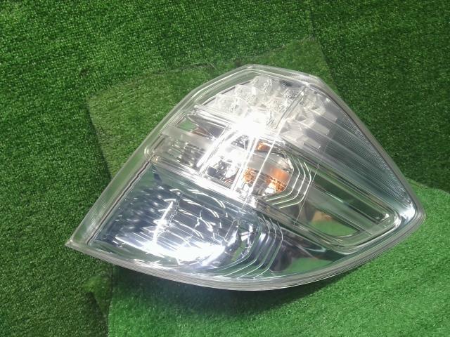 フィット 左テールランプ DAA-GP1 33550-TF0-J71