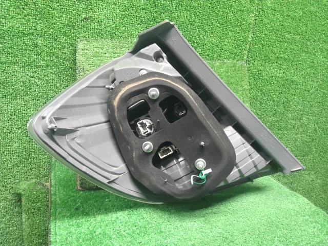 フィット 左テールランプ DAA-GP1 33550-TF0-J71