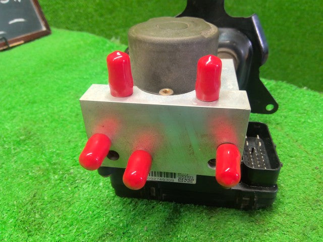 ジムニー ＡＢＳアクチュエーター TA-JB23W 56100-81A11