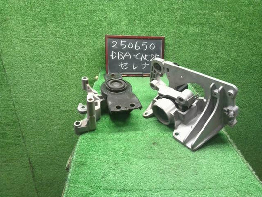 セレナ E/G部品 DBA-CNC25 11210-CY11D